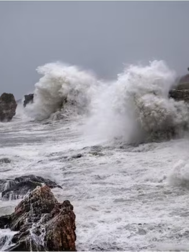 Cyclone Montha will bring a cold wave to North India, with heavy rain expected to wreak havoc in these states for the next five days! Read the weather department's warning here.