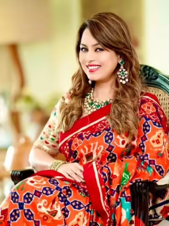Mahima Chaudhary married for the second time at the age of 52. Posing with this actor, she said, "Eat sweets before leaving."